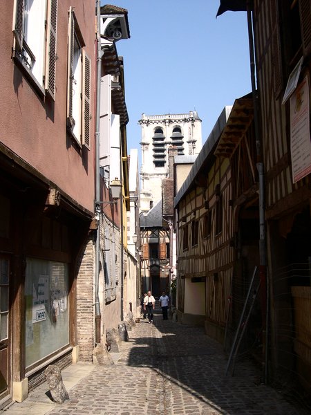  petite rue piétonne dans la vieille ville